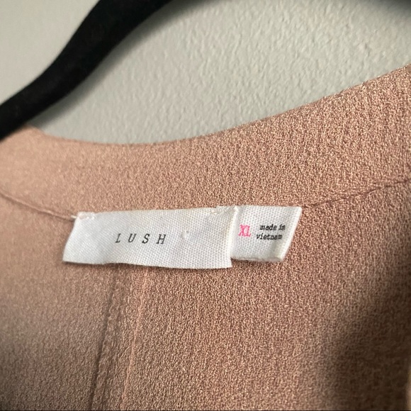 ✨LUSH Crepe Pocket Shift Dress✨ - Picture 6 of 8